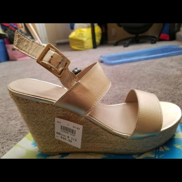 Montego Bay Club Golden Wedges - Picture 2 of 4